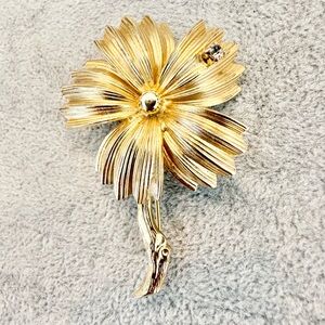 Vintage Shiny Gold Plated Textured Flower With A Rhinestone Brooch Pin